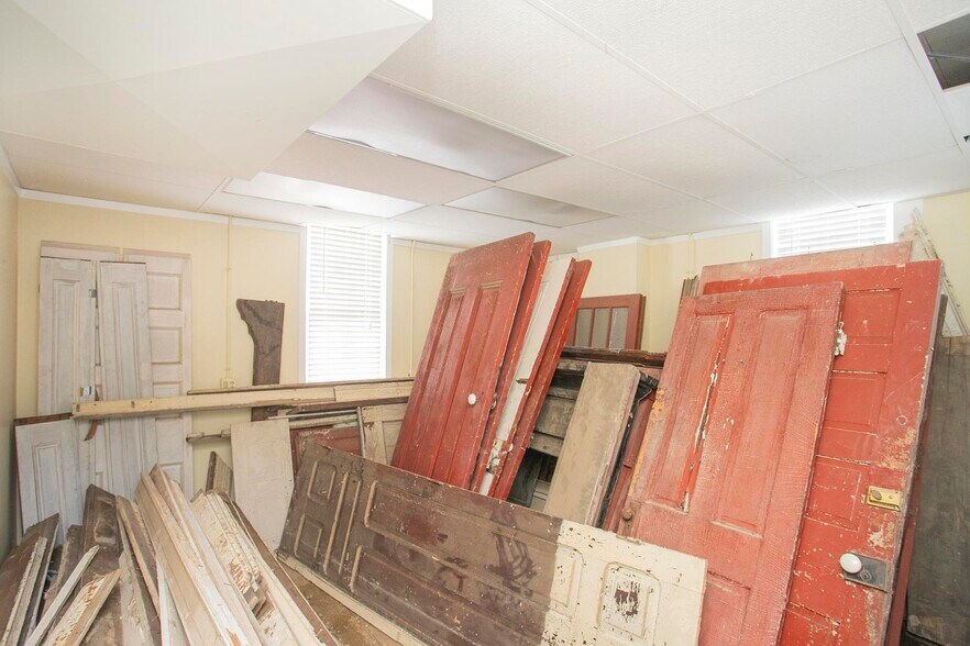 More Photos Of 706 N Main St, Columbia Office Residential For Sale