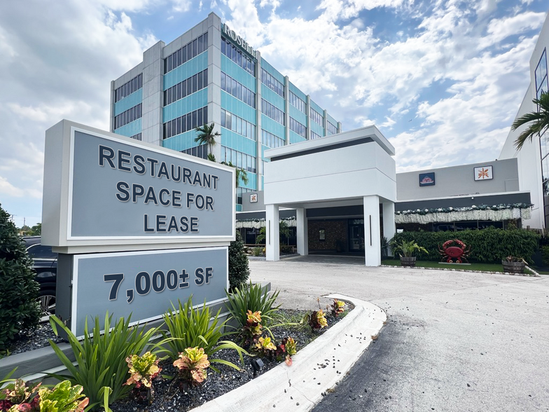 Primary Photo Of 3471-3485 N Federal Hwy, Fort Lauderdale Restaurant For Lease