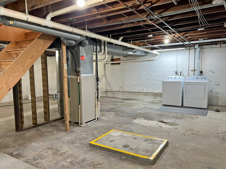 More Photos Of 3567 W 26th St, Erie Freestanding For Sale