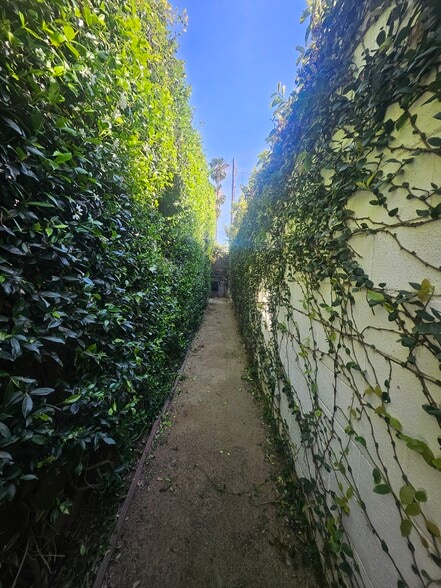 More Photos Of 2601 Southwest Dr, Los Angeles Office Residential For Sale