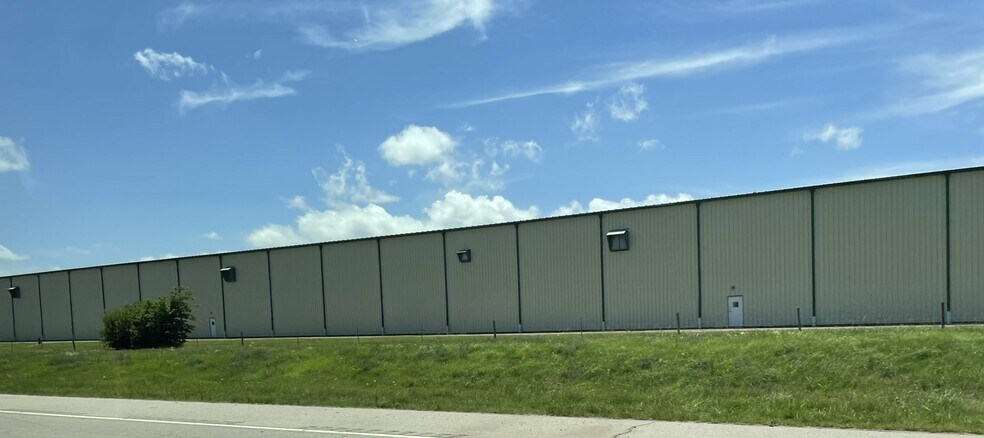 Primary Photo Of 7200 N Air Capitol Dr, Park City Warehouse For Lease