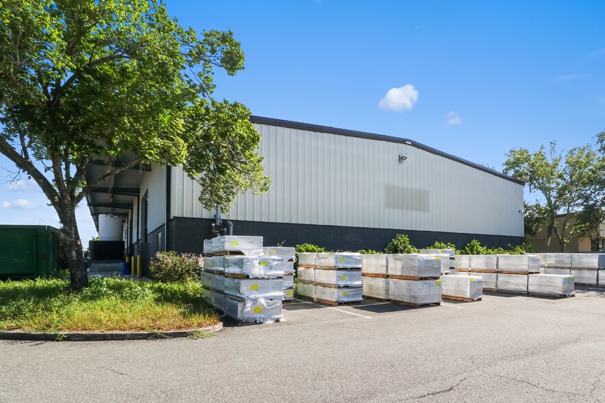 More Photos Of 901 Armstrong Blvd, Kissimmee Warehouse For Sale