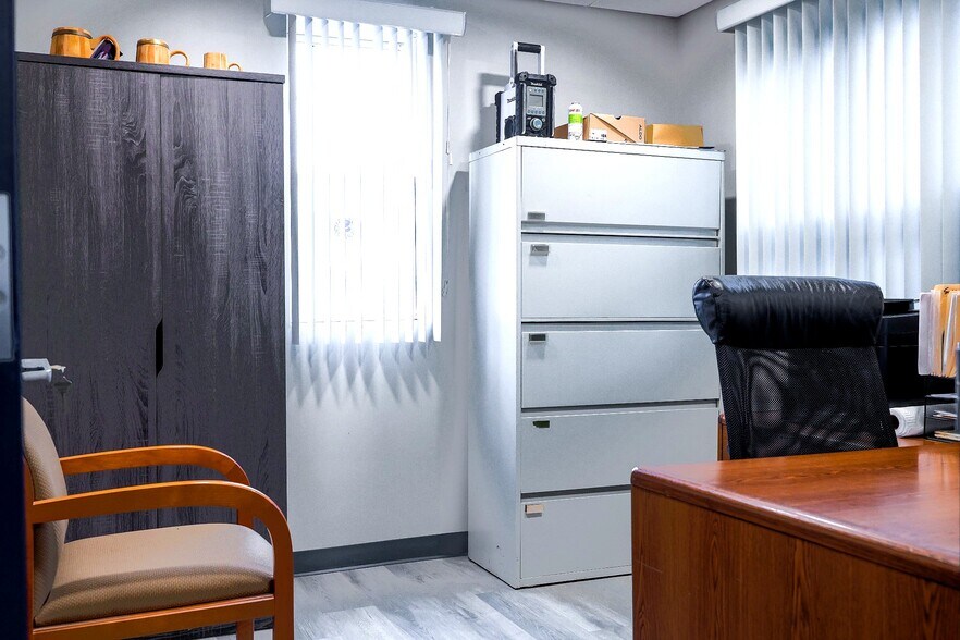 More Photos Of 231 E 1st Ave, Roselle Manufacturing For Lease