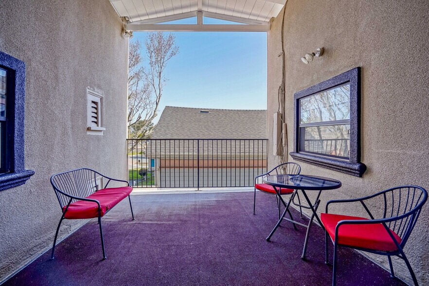 More Photos Of 411-413 Ferry St, Martinez Storefront Retail Office For Sale