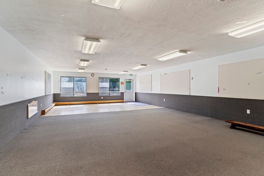 More Photos Of 2182 N Hill Field Rd, Layton Storefront Retail Office For Lease