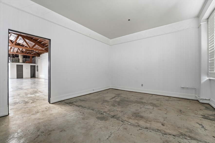More Photos Of 11317 Atlantic Ave, Lynwood Warehouse For Sale