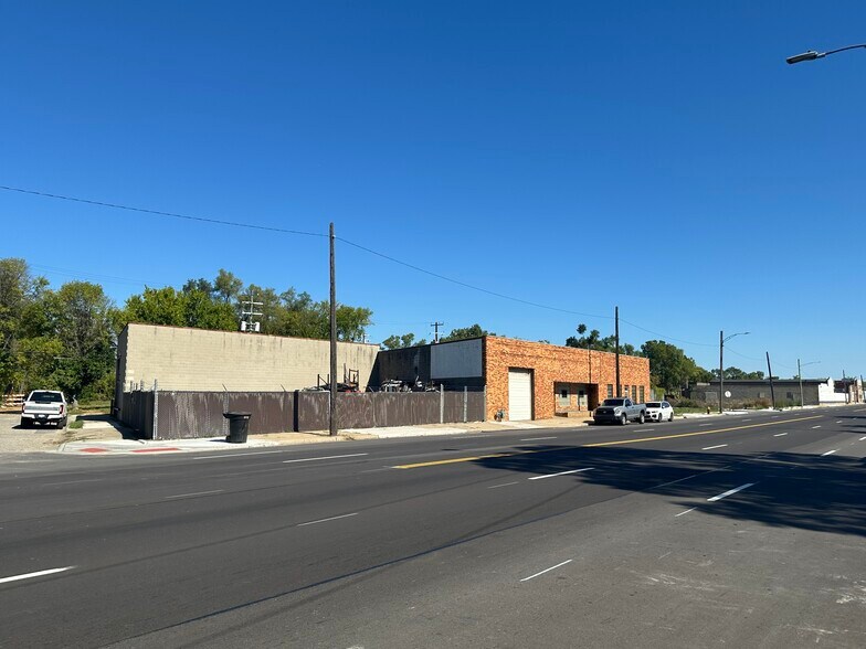 More Photos Of 5431 E Davison St, Detroit Warehouse For Sale