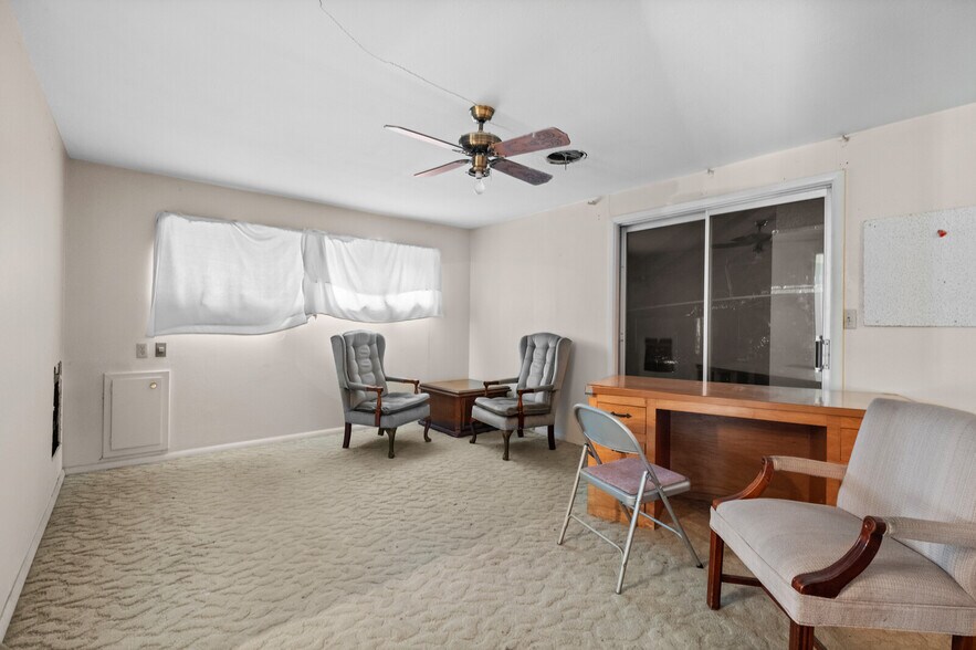 More Photos Of 1400 Locust st, Stilwell Office Residential For Sale
