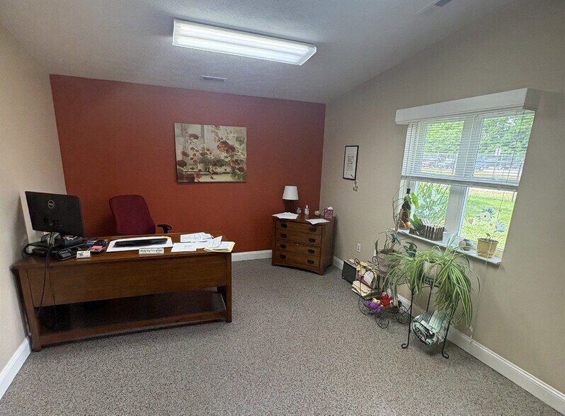 More Photos Of 1601 Sheridan Ave, Springfield Warehouse For Sale