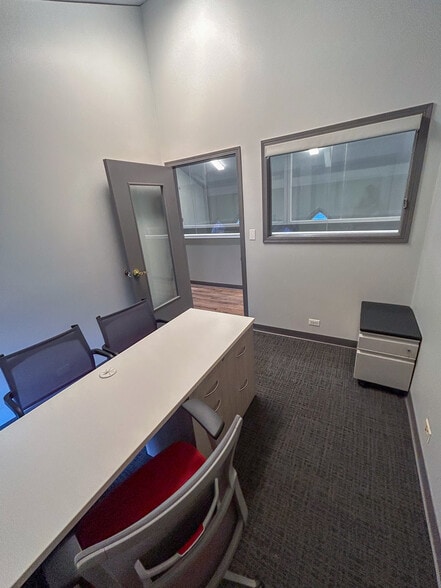 More Photos Of 30 N Lincoln St, Batavia Office For Lease