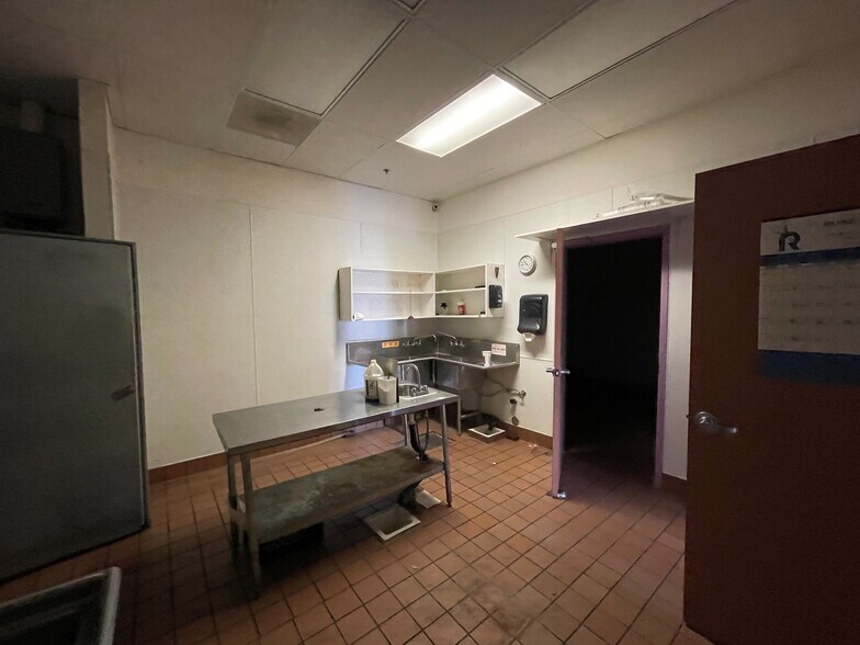 More Photos Of 380-396 Sierra St, Kingsburg Freestanding For Lease