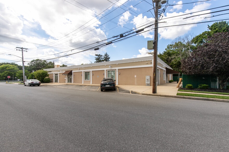 More Photos Of 3460 Great Neck Rd, Amityville Medical For Sale