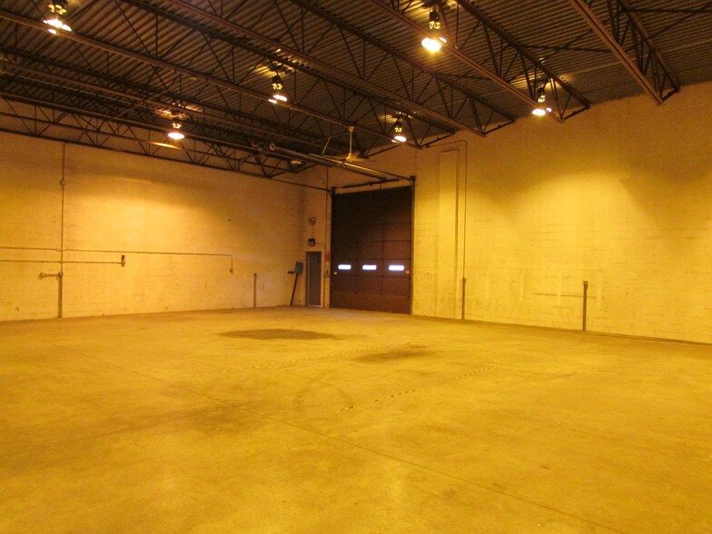 More Photos Of 14033-14055 Achyl Ave, Warren Warehouse For Sale