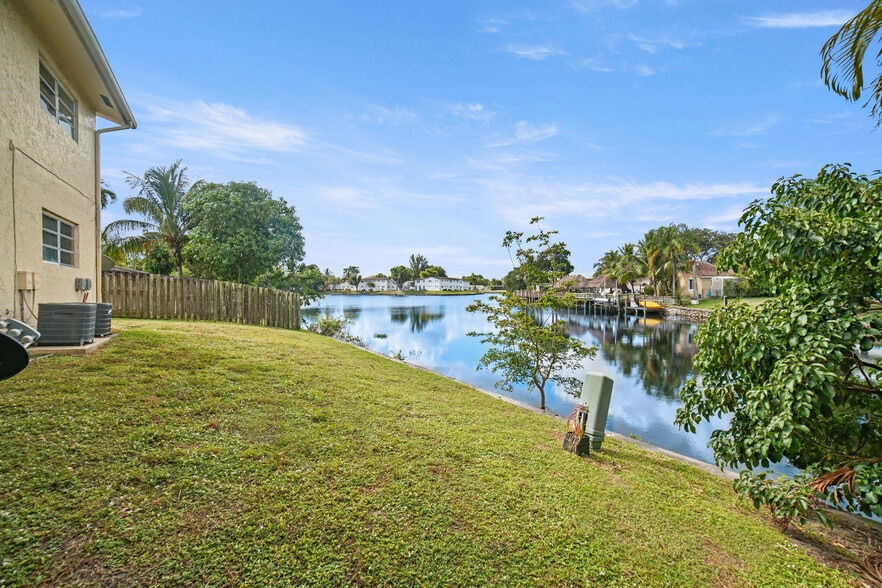 More Photos Of 461 Sunshine Dr, Coconut Creek Apartments For Sale