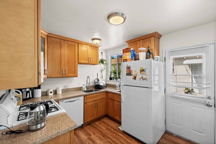 More Photos Of 451 Rollins Rd, Burlingame Multifamily For Sale