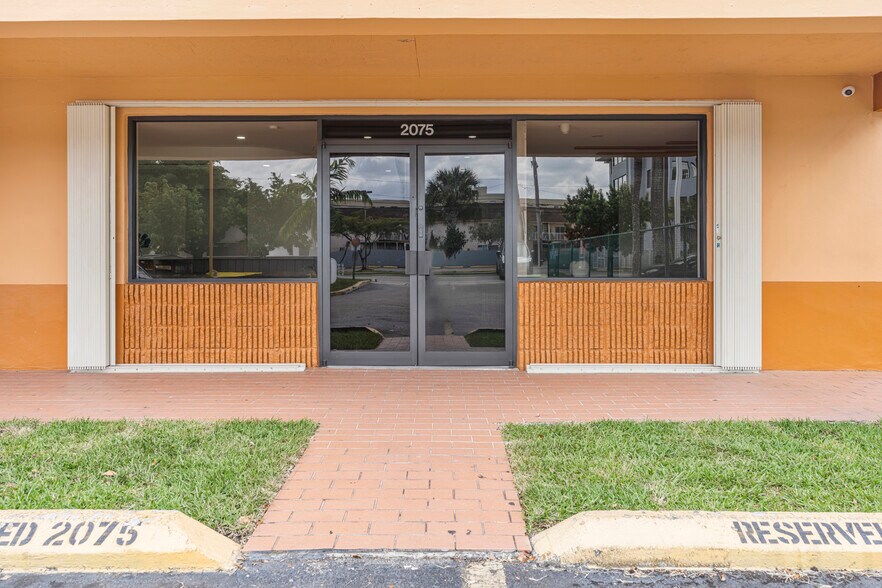 Primary Photo Of 2075-2129 W 76th St, Hialeah Showroom For Lease