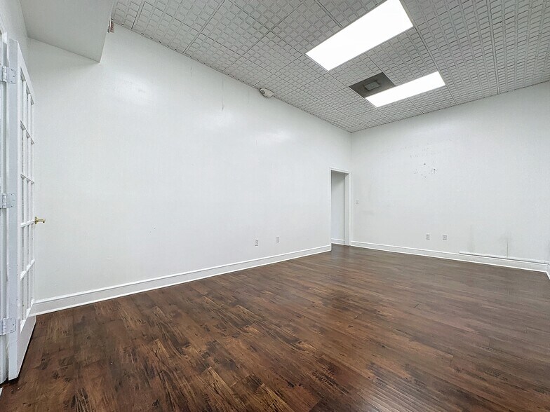 More Photos Of 22 W Monument Ave, Kissimmee Office For Lease