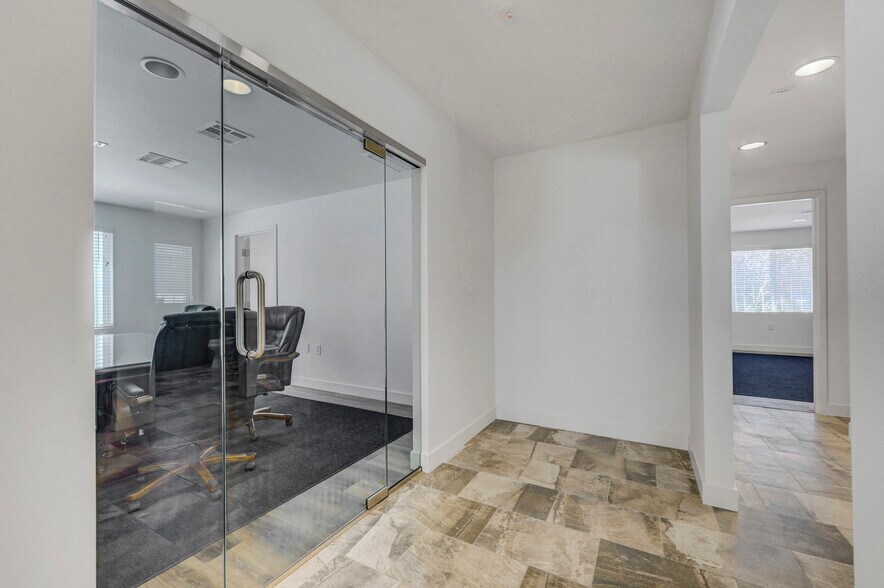 More Photos Of 811 S 6th St, Las Vegas Office For Lease