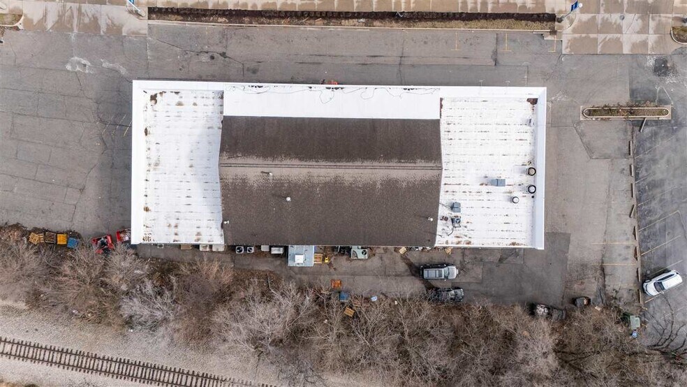 More Photos Of 906 2nd St, Coralville General Retail For Lease