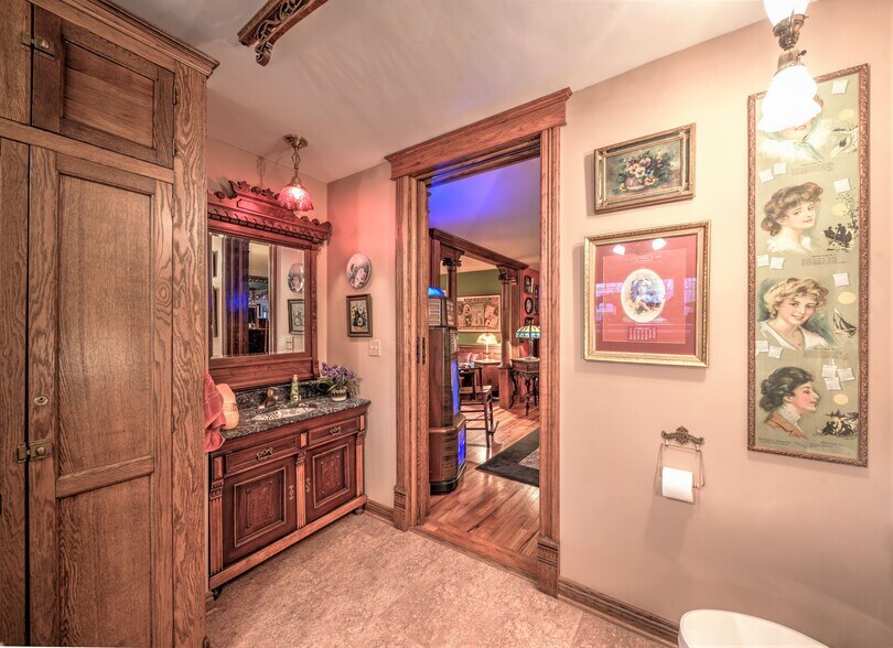 More Photos Of 890 Lake Ave, Woodstock General Retail For Sale