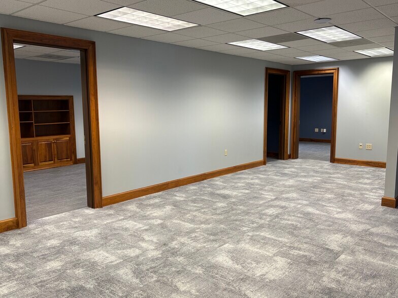 More Photos Of 222 E Main St, Rock Hill Bank For Lease