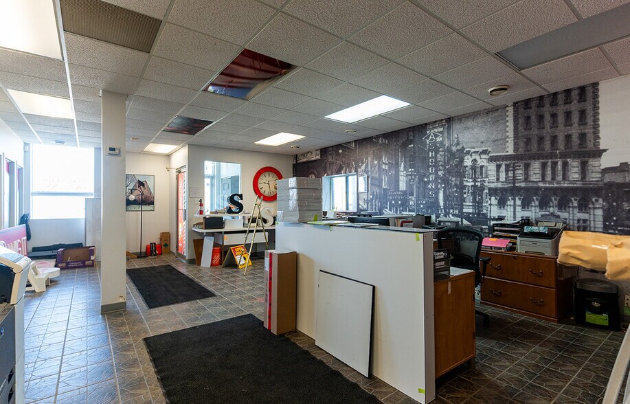 More Photos Of 1808 St Matthews Av, Winnipeg Office For Lease