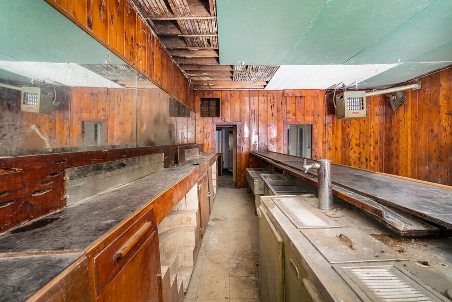 More Photos Of 4712 International Blvd, Oakland Specialty For Sale