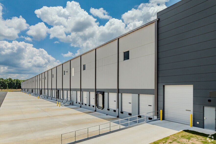 More Photos Of 175 Candler Rd, Stockbridge Warehouse For Lease