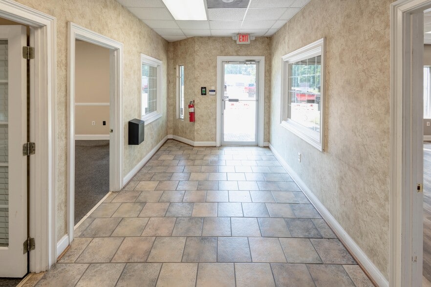 More Photos Of 7735 Bishop Rd, Fairburn Truck Terminal For Lease