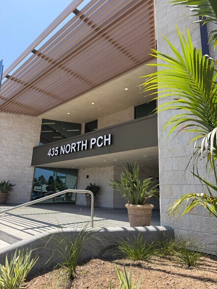 More Photos Of 435 N Pacific Coast Hwy, Redondo Beach Office For Lease