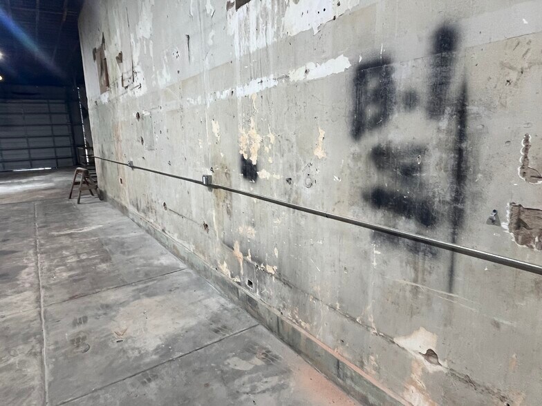 More Photos Of 400 Procter St, Port Arthur Warehouse For Lease
