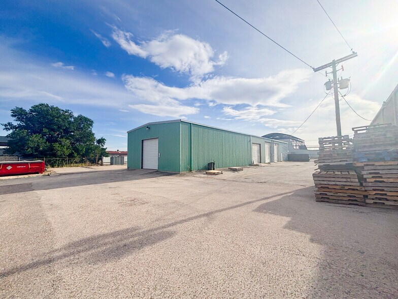 More Photos Of 3803 Mankins Ave, Odessa Warehouse For Sale