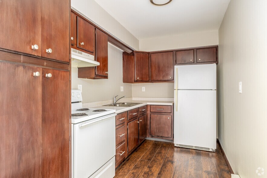 More Photos Of 2425 Wesleyan Ave, Rockford Apartments For Sale