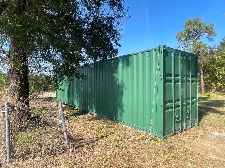 More Photos Of 205 Fern Dr, Leesburg Self Storage For Lease