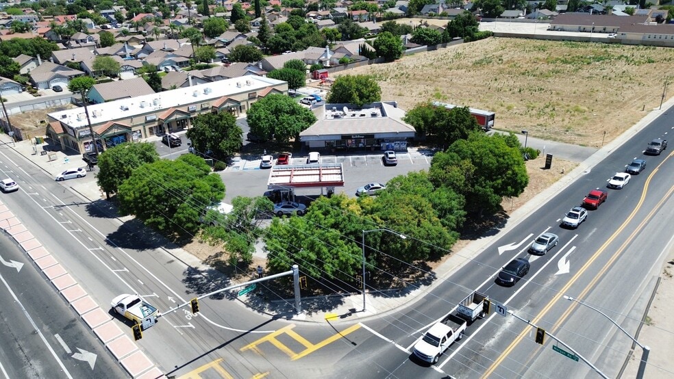 More Photos Of 1301 E Service Rd, Ceres Service Station For Sale