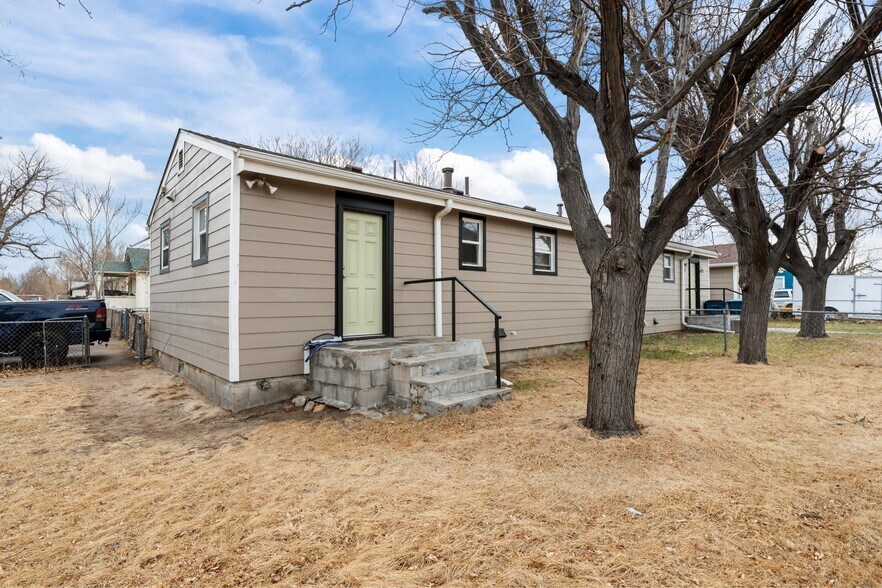 Primary Photo Of 5997 Magnolia St, Commerce City Apartments For Sale