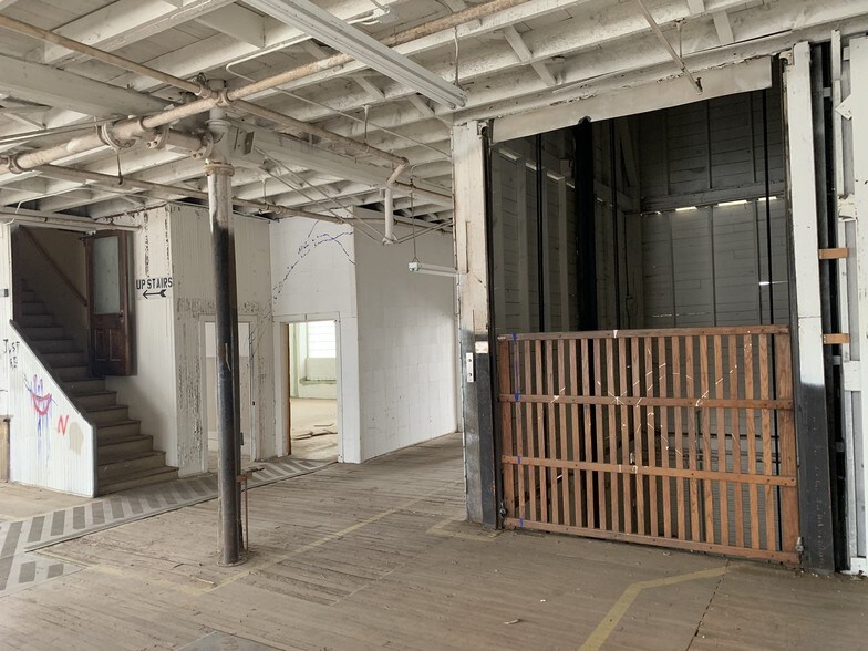 More Photos Of 612 New Hampshire St, Lawrence Office For Lease