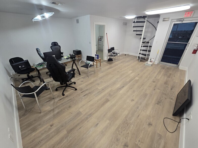 More Photos Of 2460 Nw 17th Ln, Pompano Beach Warehouse For Lease