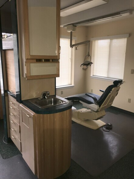 More Photos Of 404 S Pratt Ave, Carson City Office For Sale