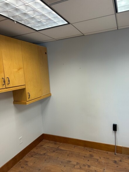 More Photos Of 4865 Cordell Ave, Bethesda Storefront Retail Office For Lease