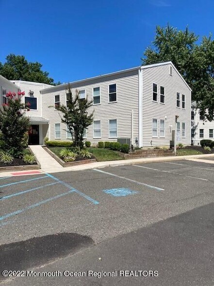 More Photos Of 59 Avenue at the Commons, Shrewsbury Medical For Lease