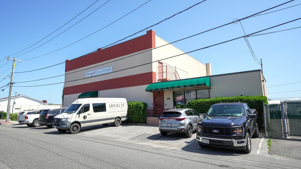 More Photos Of 180 S Travis St, Lindenhurst Self Storage For Sale