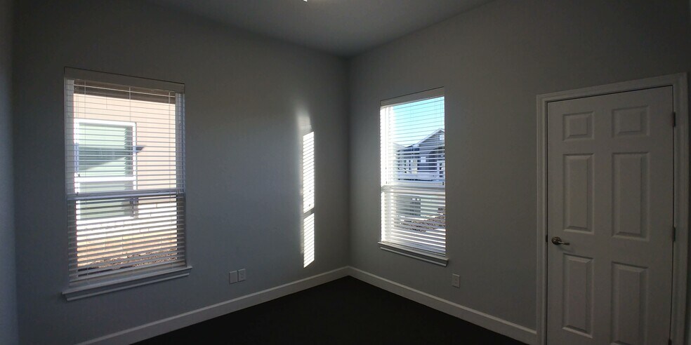 More Photos Of 660 S Bagdad Rd, Leander Office For Sale