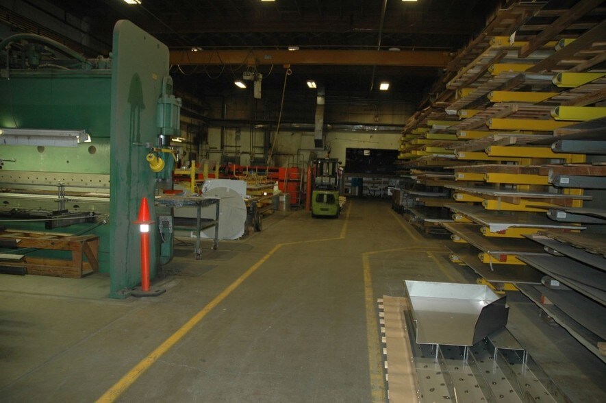 More Photos Of 500 E Illinois St, Newberg Manufacturing For Lease