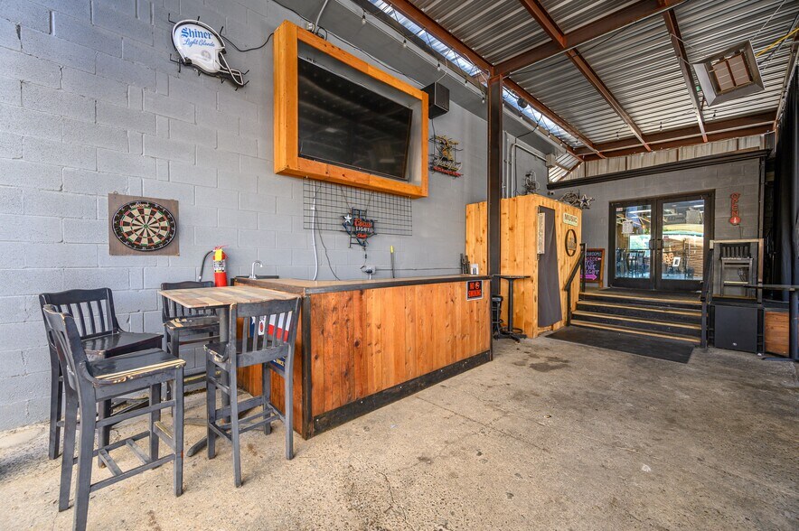 More Photos Of 1721 S Armstrong Ave, Denison Restaurant For Sale