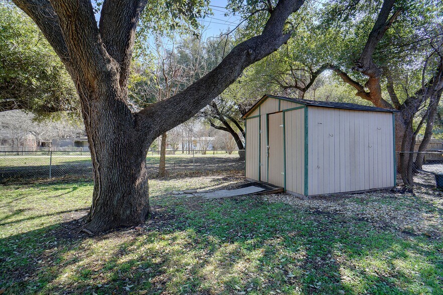 More Photos Of 7298 Glenview Dr, North Richland Hills Freestanding For Sale