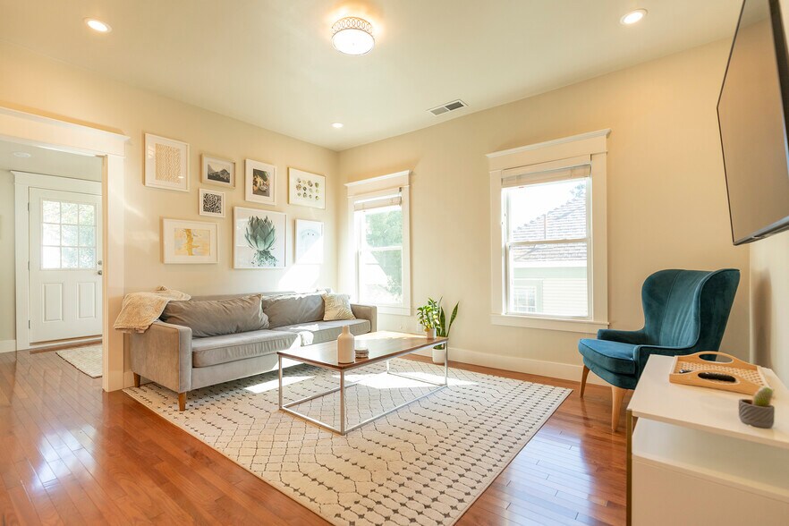 More Photos Of 2409 I St, Sacramento Apartments For Sale
