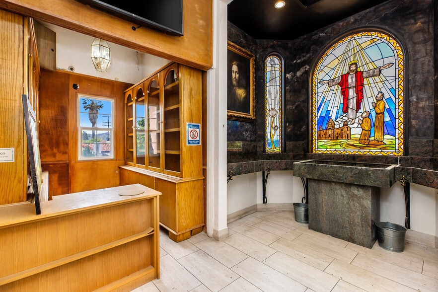 More Photos Of 632 W Stocker St, Glendale Religious Facility For Sale