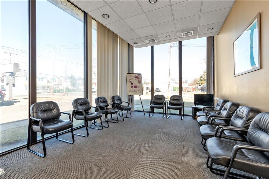 More Photos Of 1620 Front St, East Meadow Medical For Lease