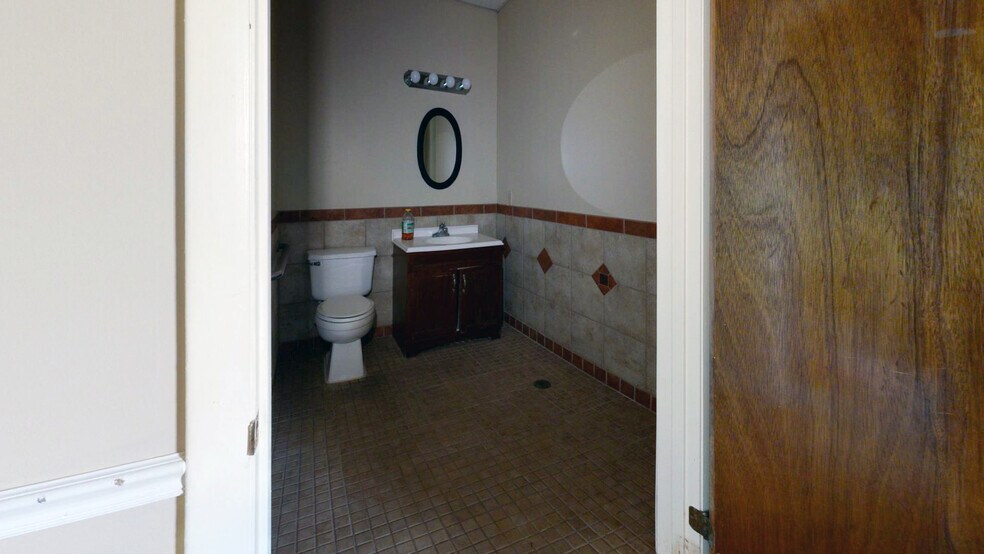 More Photos Of 461 Forrest Ave, Cocoa Warehouse For Lease